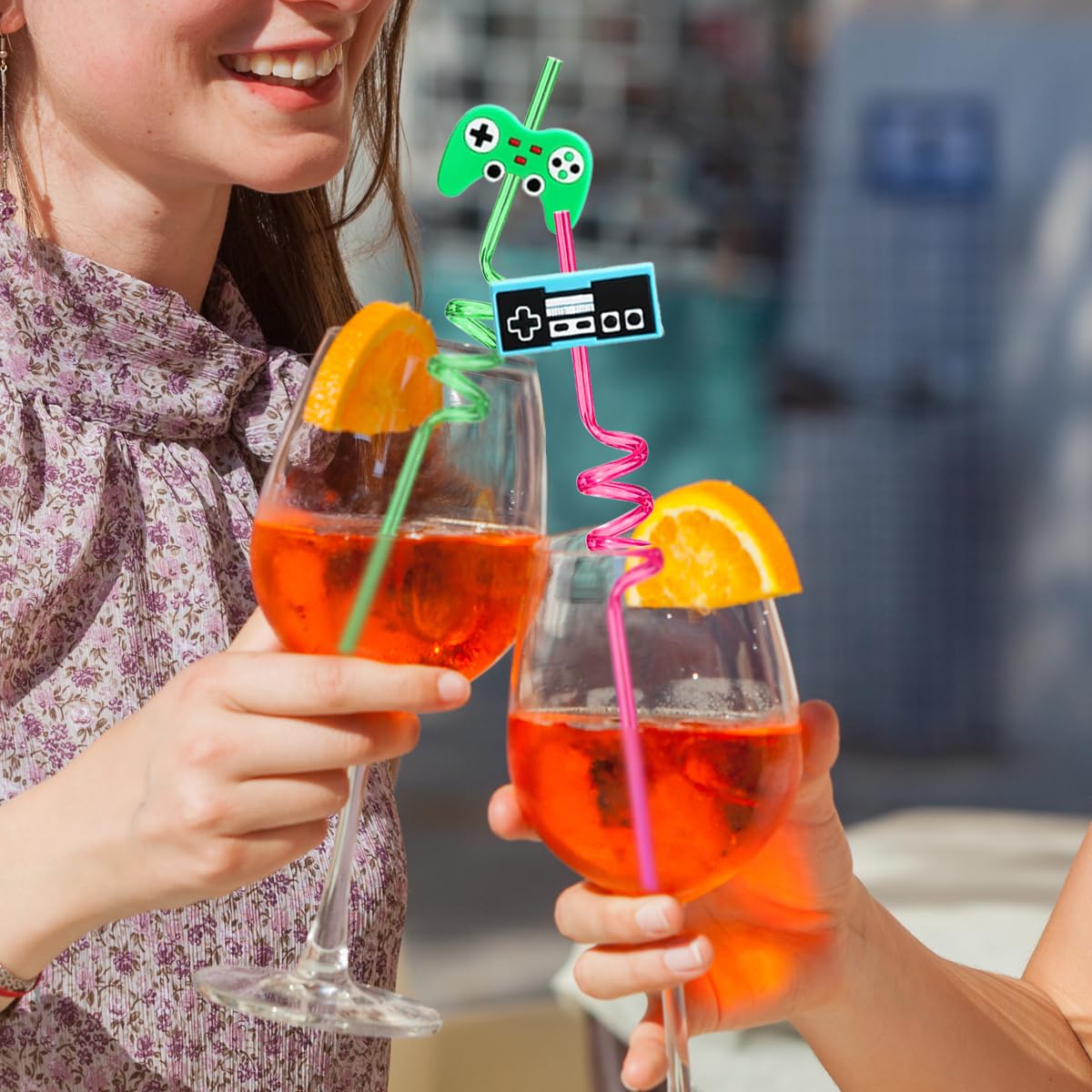 TUKOH TAKA game controller curly straw in orange design, perfect for party favors