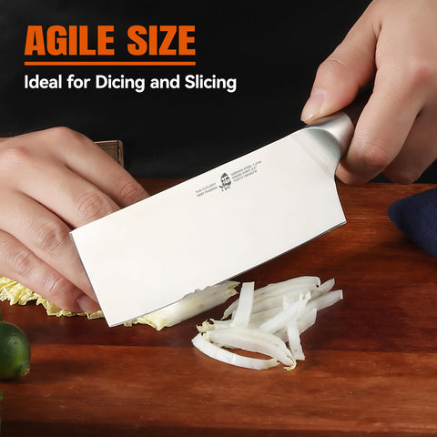 TUO Nakiri helps shred carrots and slice tomatoes evenly
