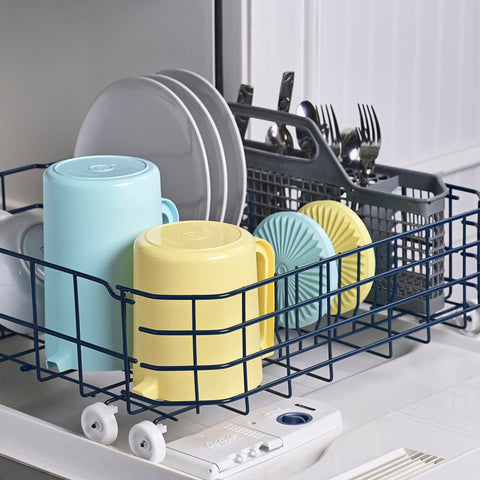 Translucent body of Tupperware Heritage shows liquid level at a glance.