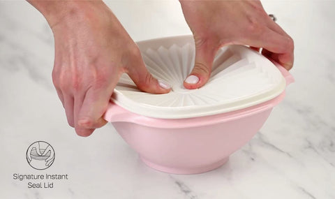 Tupperware Heritage 1.8 L capacity ideal for cookies and snacks.
