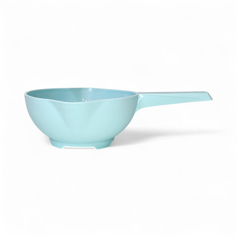 Tupperware colander for pasta draining cleanly while hot water safely drains away