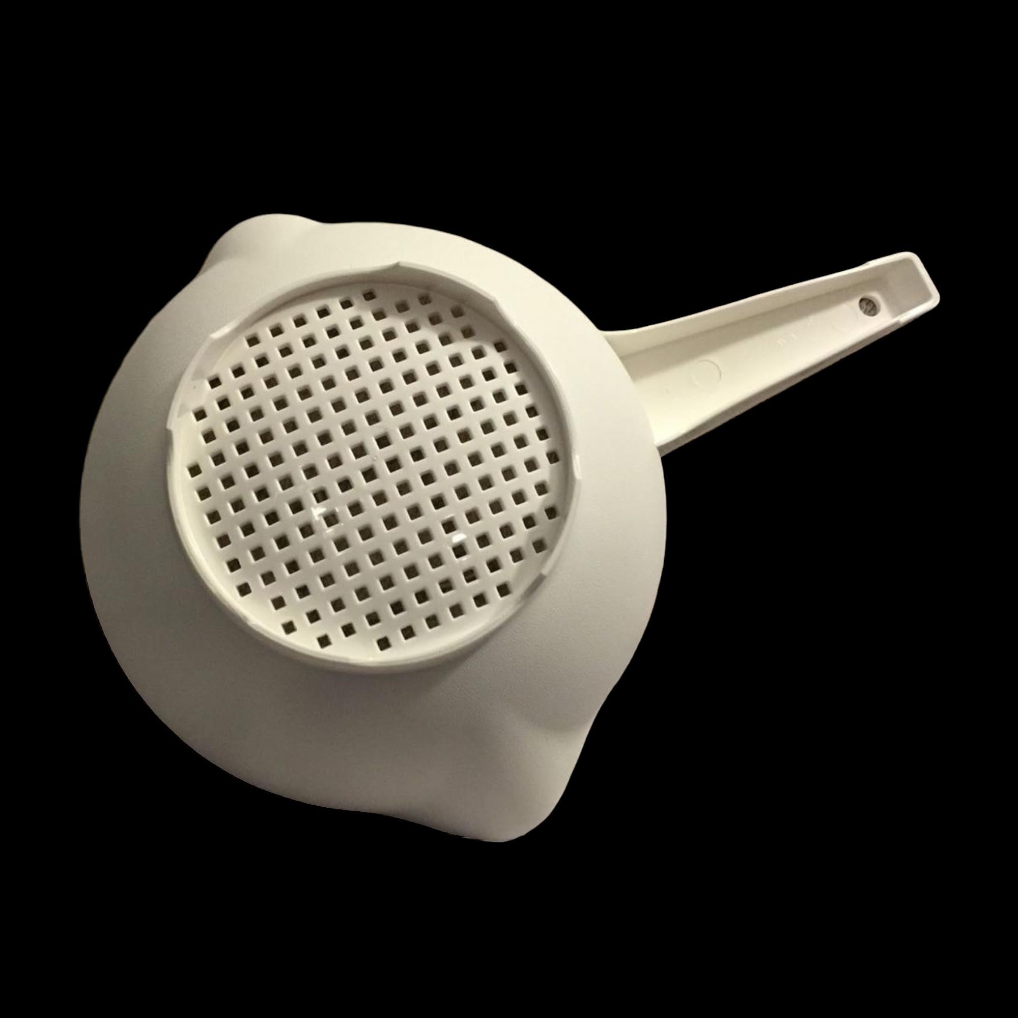 Tupperware Strainer with dual pour spouts for right or left-handed use.