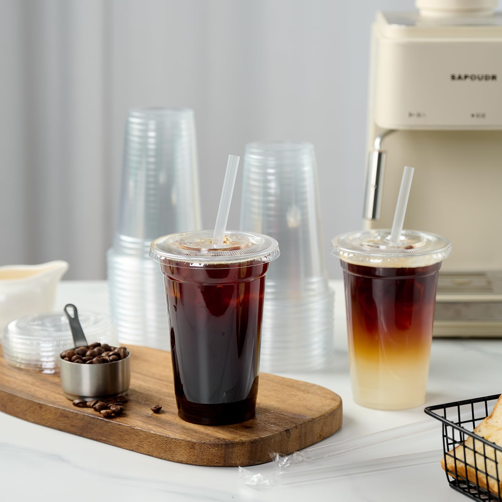 Turbo Bee splash-back edge design helps prevent spills during pouring.