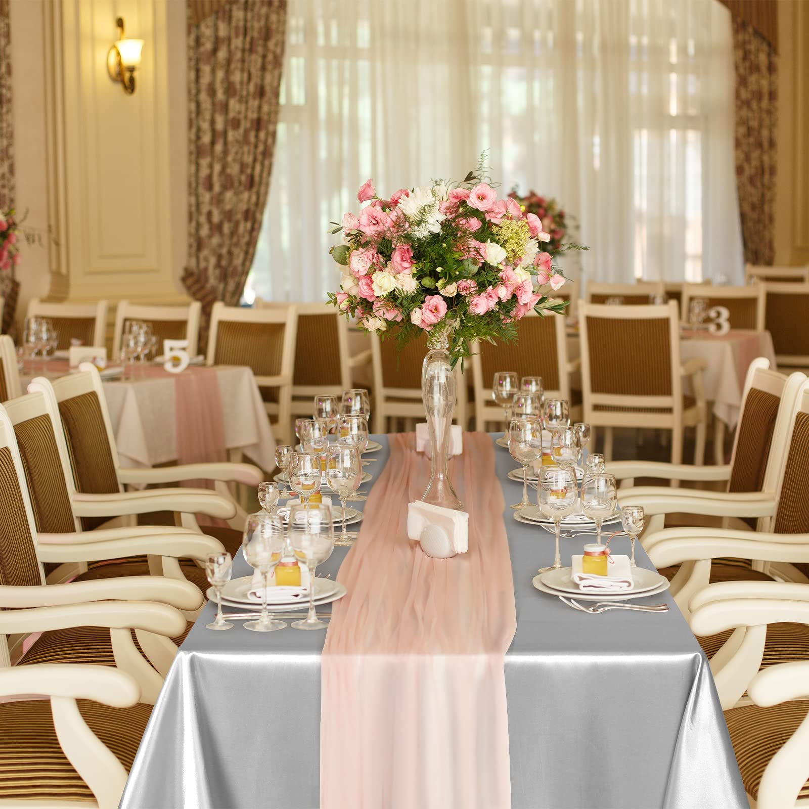 TURSTIN luxurious sheen creates easy styling with mats and napkins.