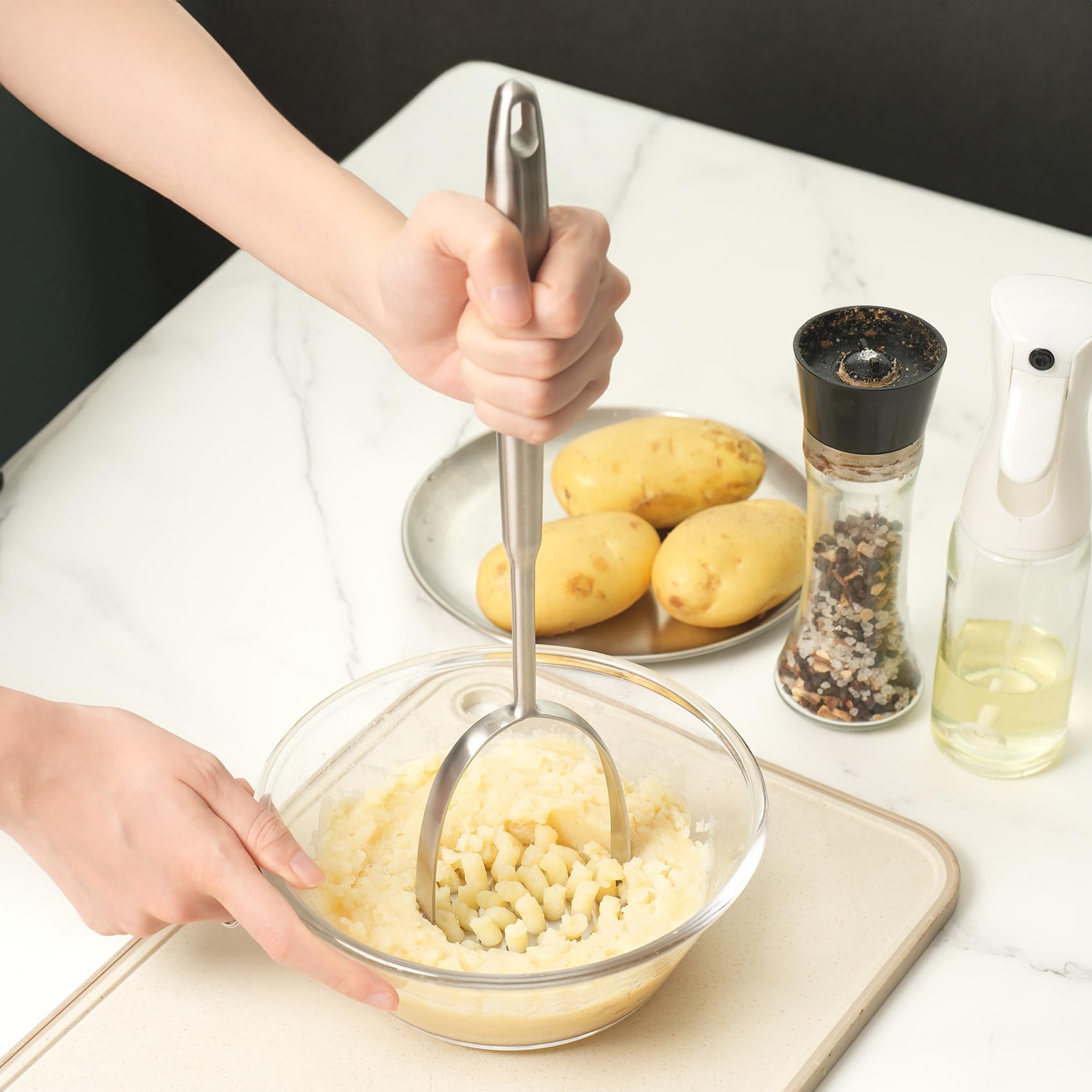 Tuyotue stainless-steel masher with dishwasher-safe convenience and easy-clean surface.