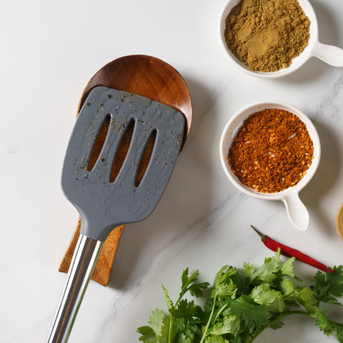 Tvvtuww compact spoon rest supports organized cooking on counters.