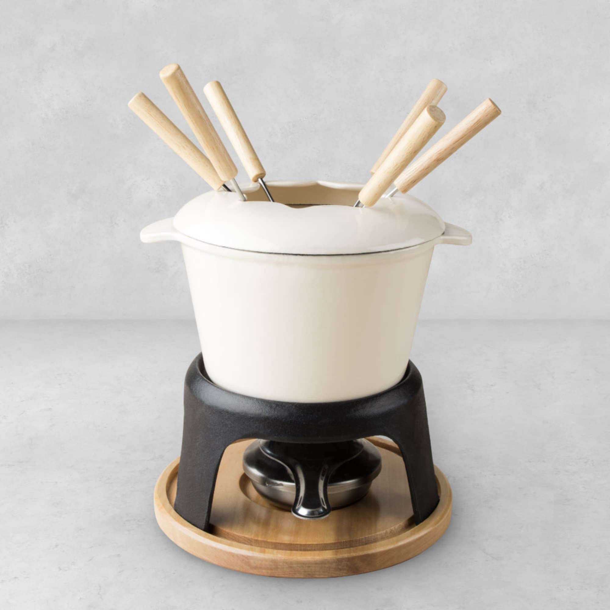 Twine enameled cast iron finish resists stains for durability