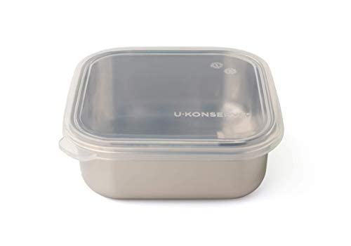 U Konserve silicone lid provides an airtight seal for salads and leftovers.