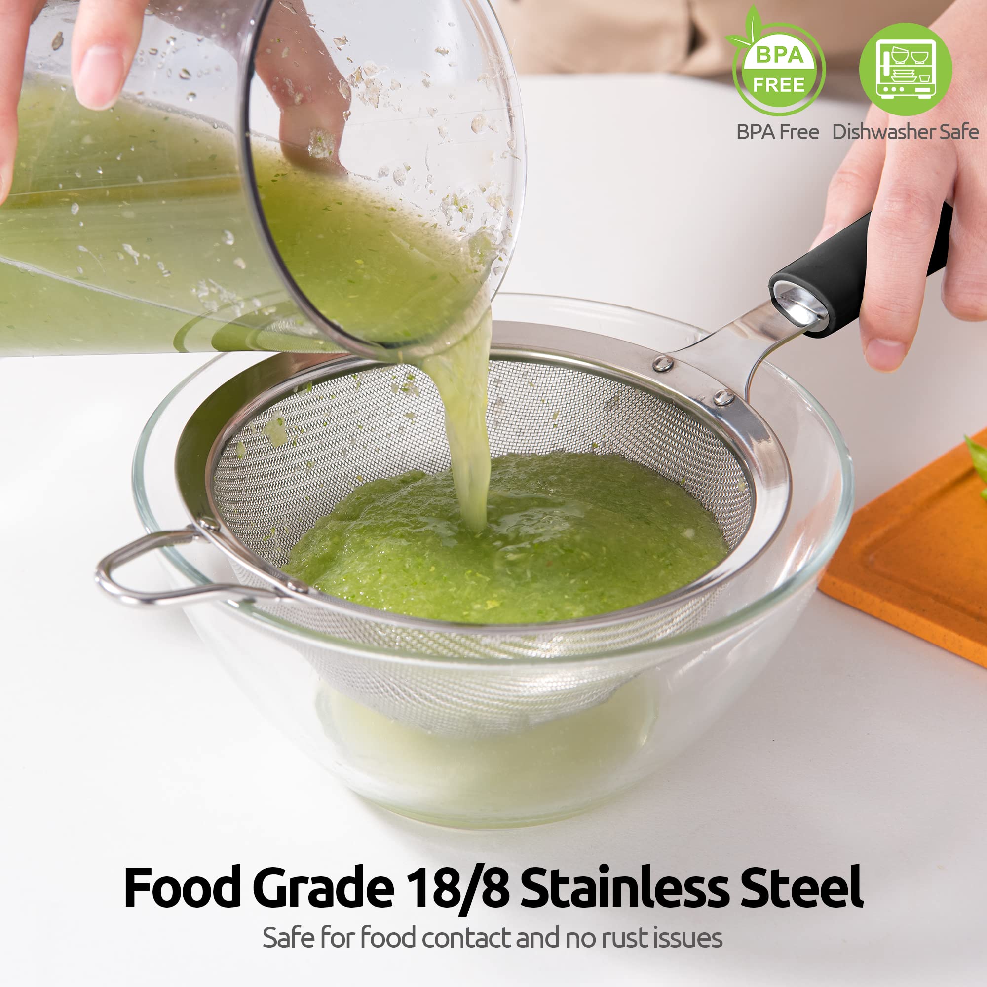Riveted silicone-handle on the U-Taste strainer for comfortable grip