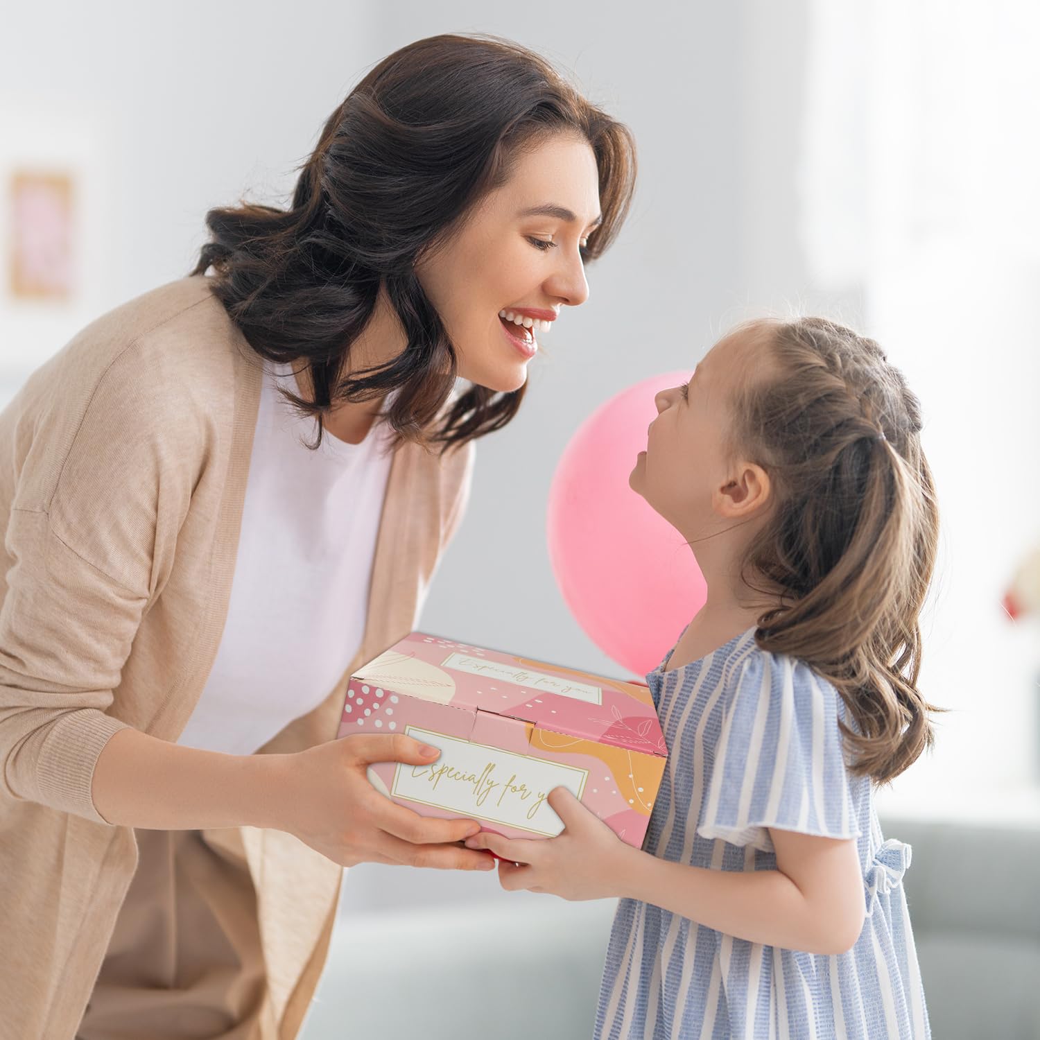 UAREHIBY greeting card with gift box for thanks