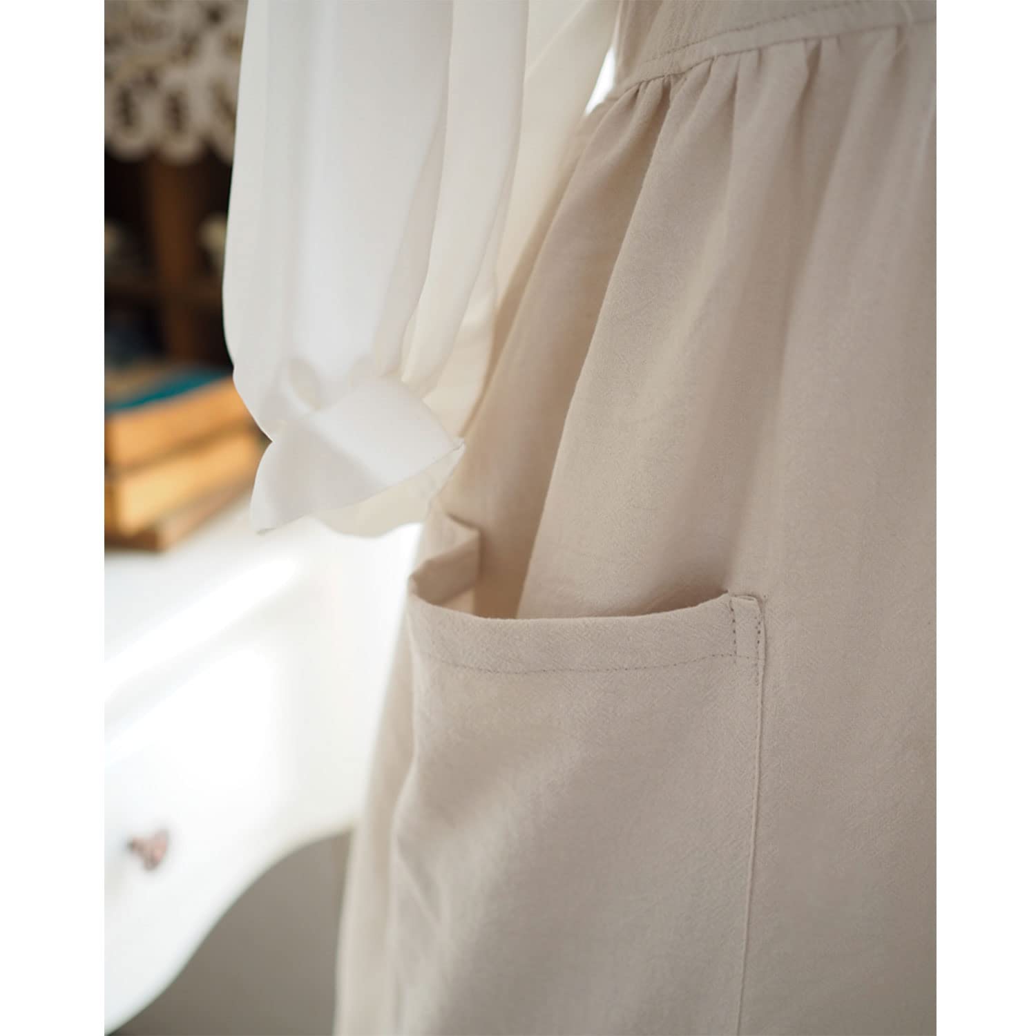 Uaussi cotton-linen fabric close-up reveals breathable, durable texture.