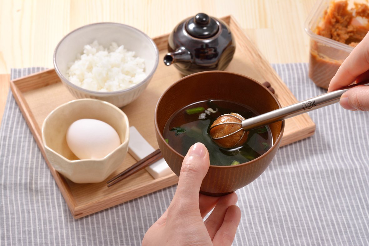 Dual miso measuring feature keeps portions consistent with UchiCook.