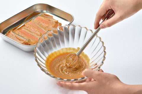Ergonomic handle on UchiCook whisk for comfortable daily use.