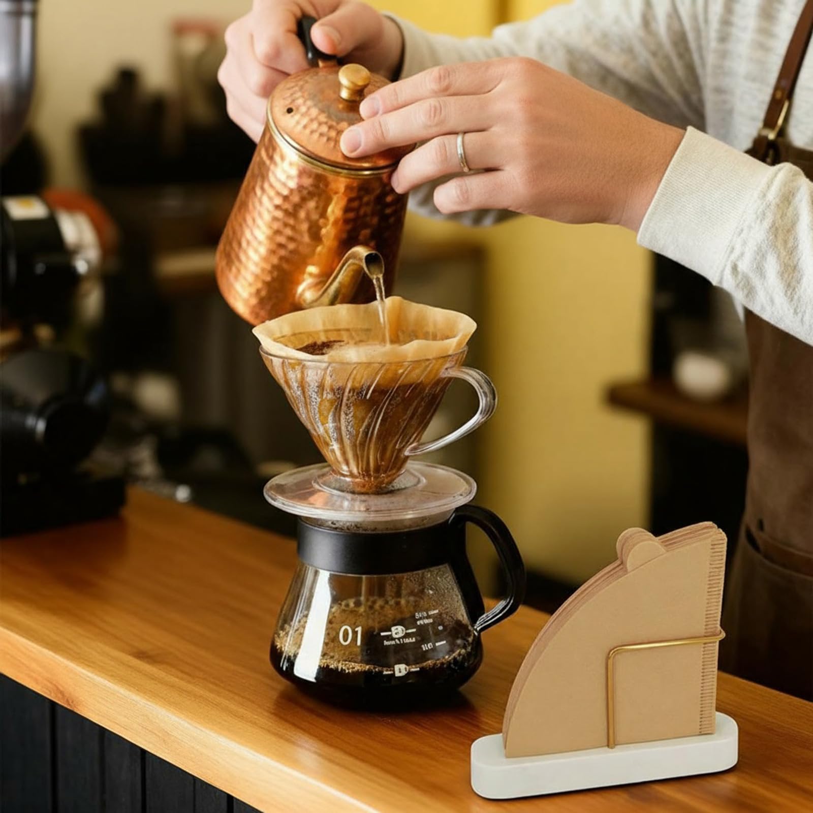 UISWAM coffee filter holder with non-slip pad protects surfaces and prevents sliding.