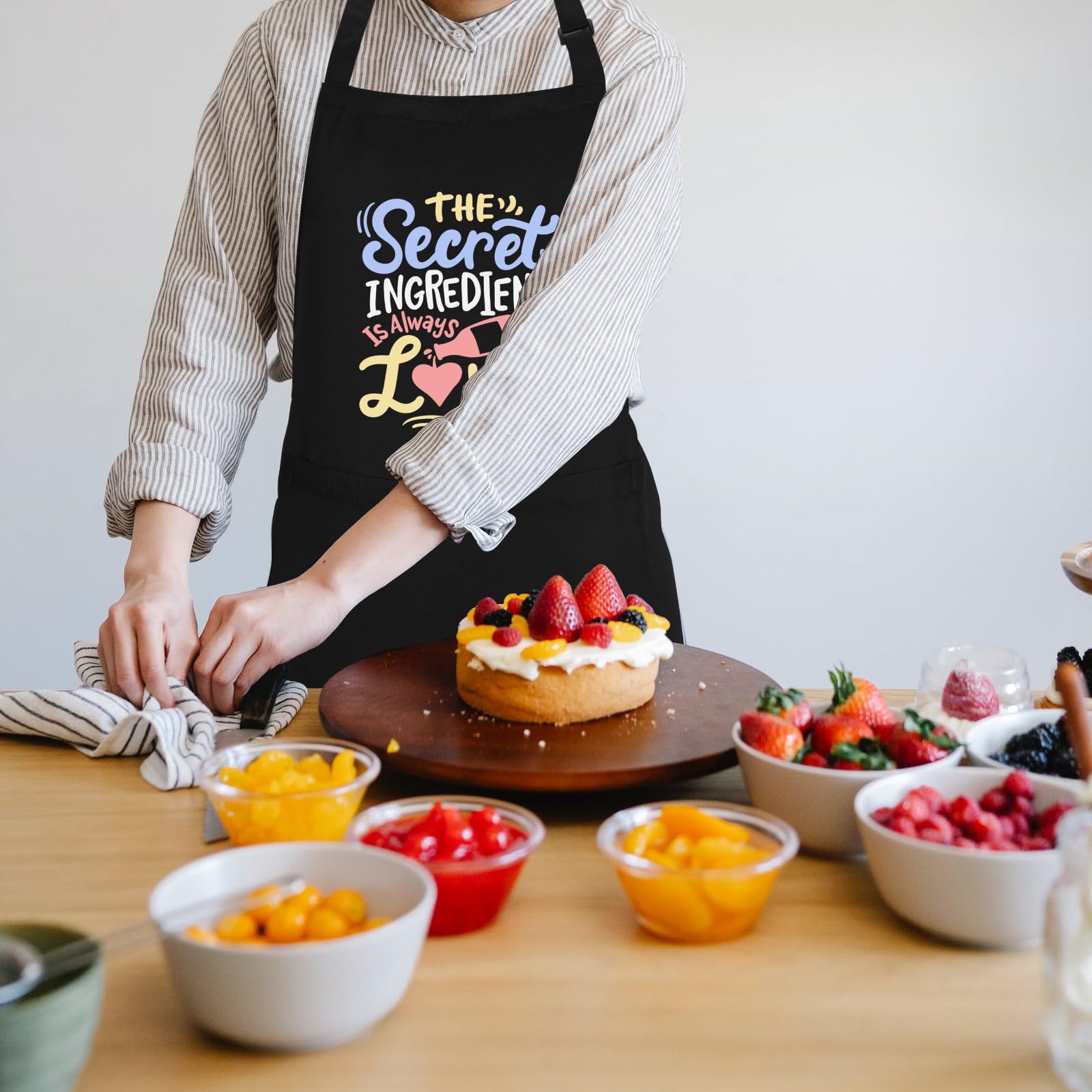 Uiycolk apron adjustable neck strap for a personalized fit.