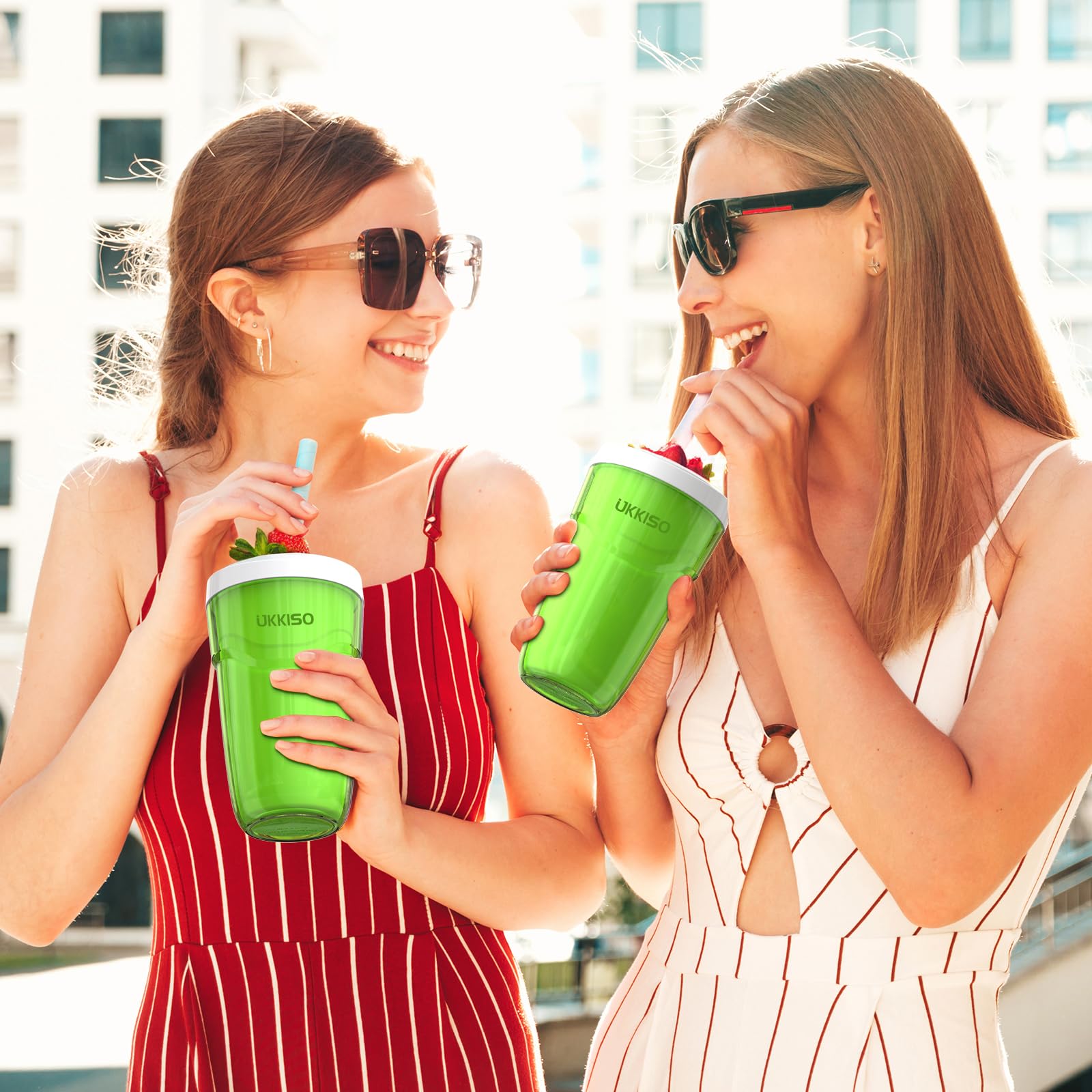 UKKISO Slushie Cup green packaging includes spoon and lid.