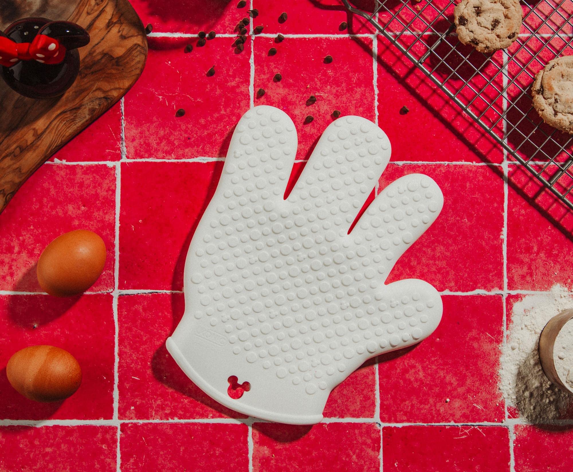 Ukonic Mickey Mouse oven mitt care tips, hand-wash recommended for longevity