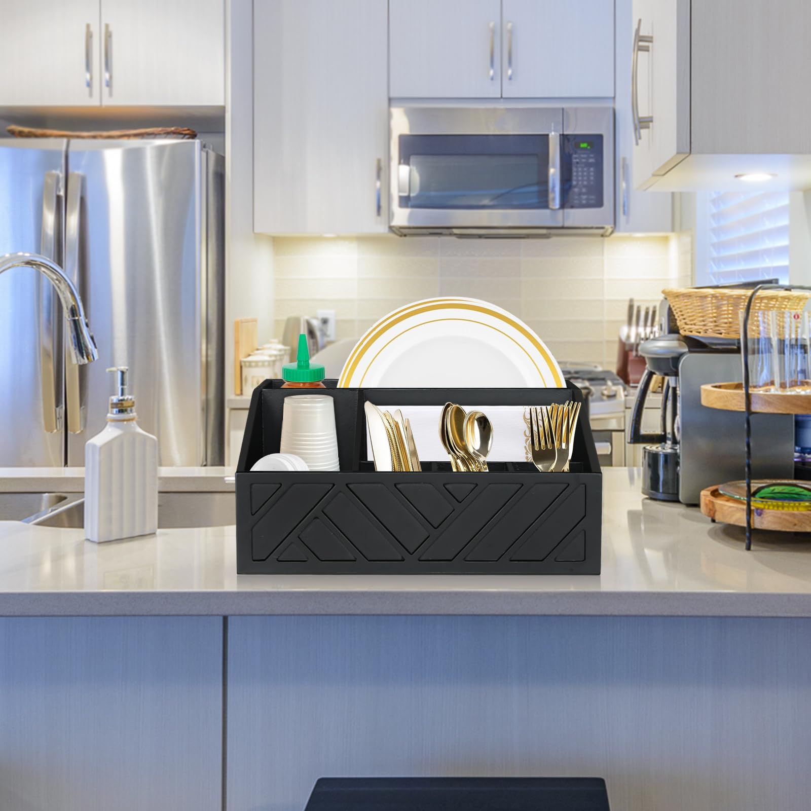 Ukonvi outdoor-friendly plate holder ideal for picnics and barbecues.