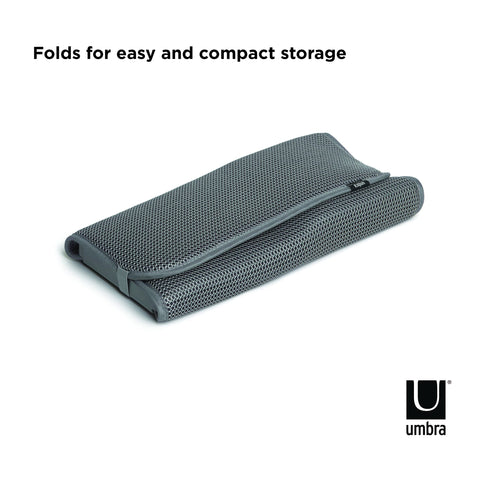 Umbra Udry Mini counter-drying setup keeps dishes organized during busy moments.