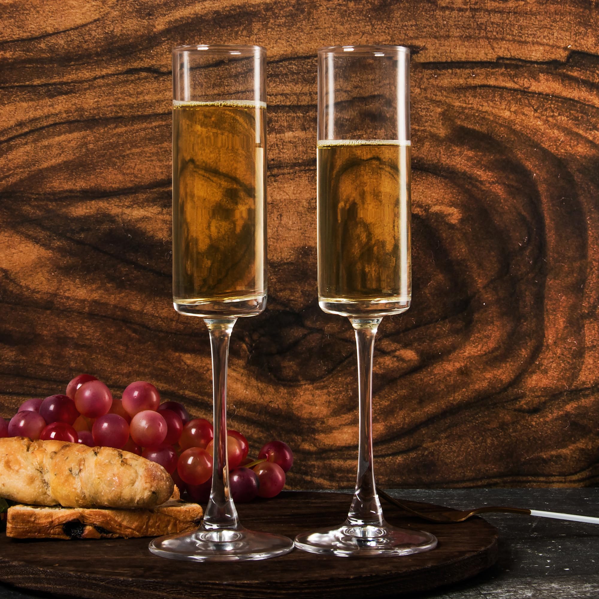 UMEIED crystal champagne glasses bring tasteful sparkle to Christmas and festive gatherings.