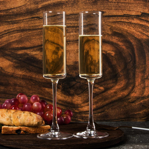 UMEIED crystal champagne glasses bring tasteful sparkle to Christmas and festive gatherings.