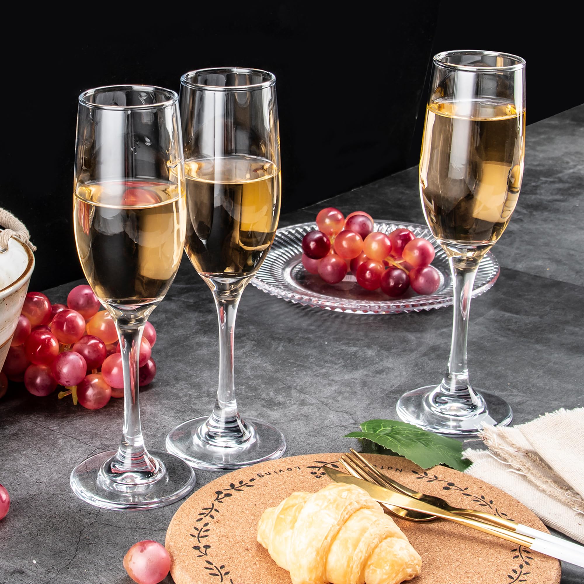UMEIED elegant tulip shape complements formal and casual toasts.