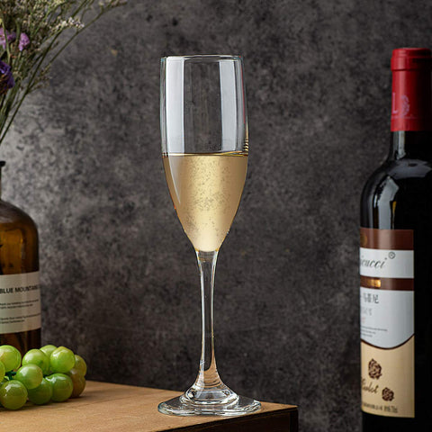 UMEIED crystal-clear glass with reinforced rims enhances everyday celebrations.