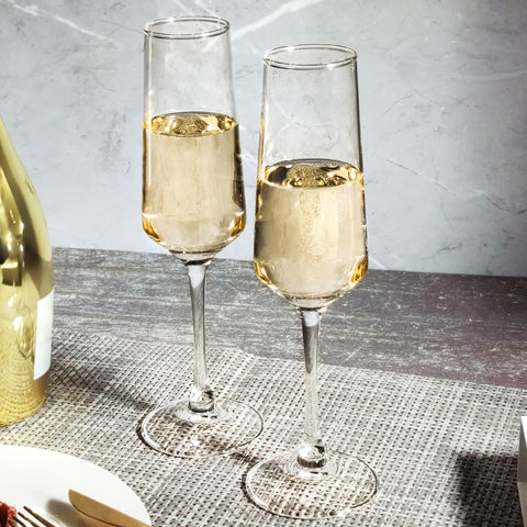 UMEIED elegant stemmed champagne glasses on a table setting