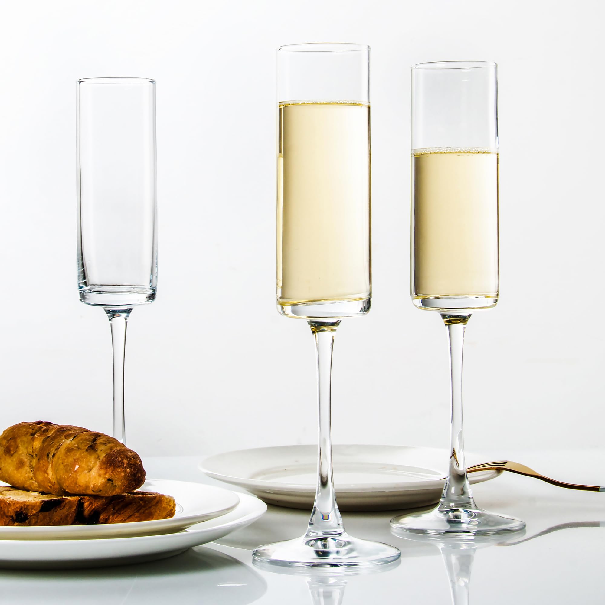 UMEIED long-stem flutes enhance tasting moments at parties and special occasions.