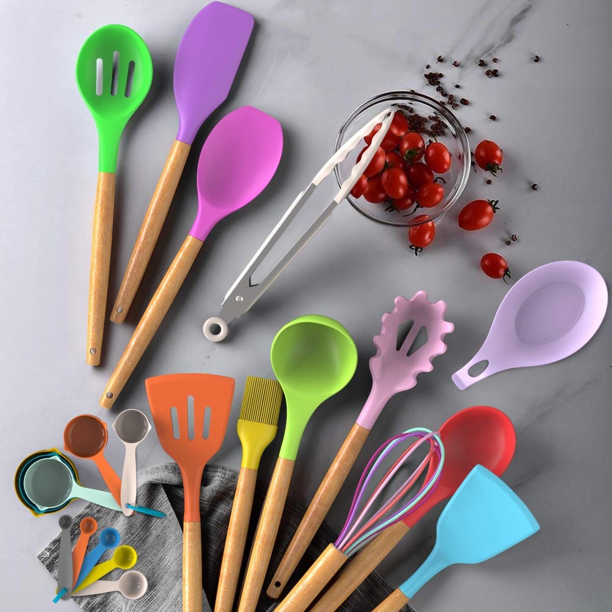 Umite Chef non-stick silicone spatula and ladle protecting pans during cooking.