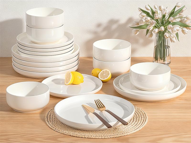 Umite Chef cereal bowls from the set keeping breakfast warm