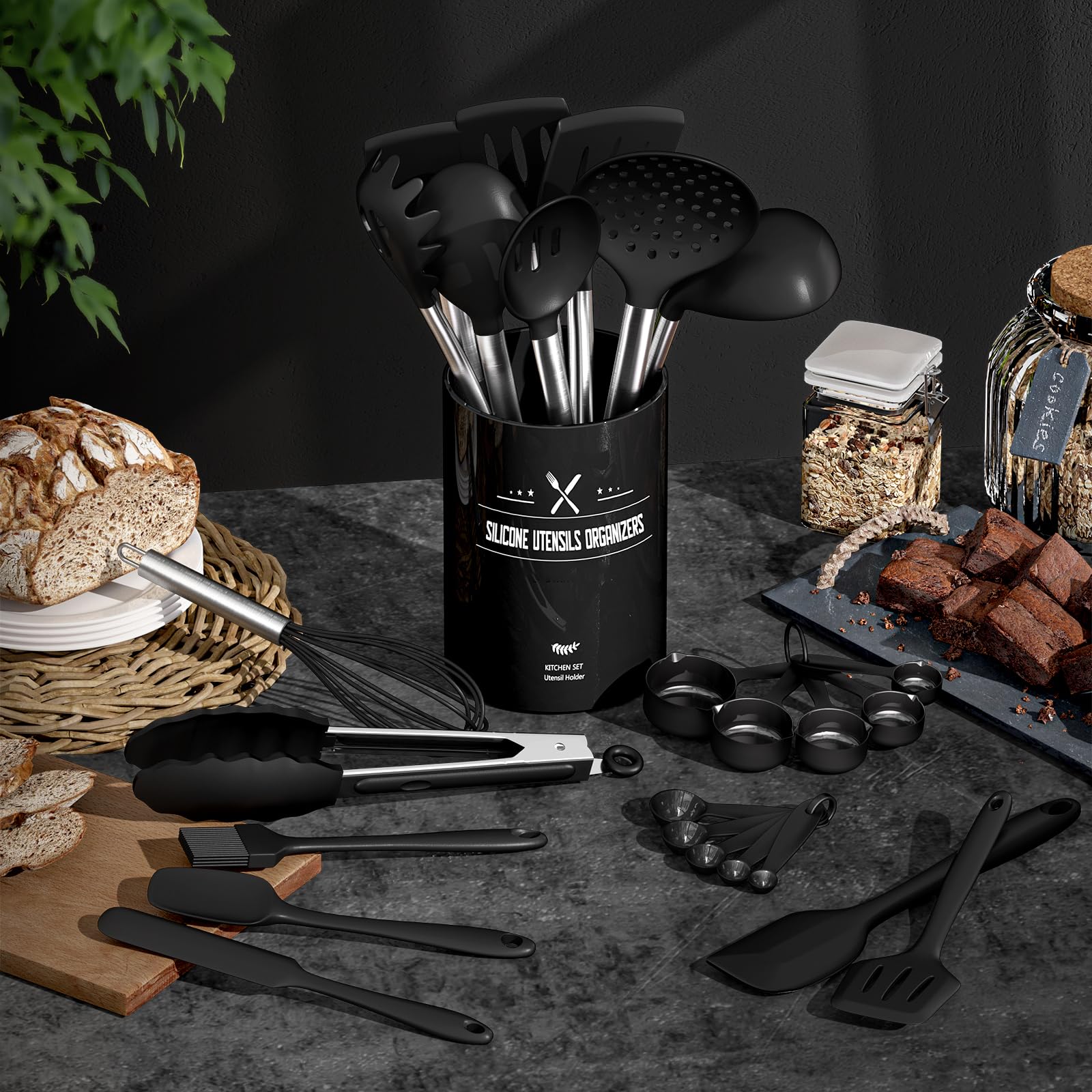 Umite Chef seamless design and dishwasher-safe utensils for easy cleaning.