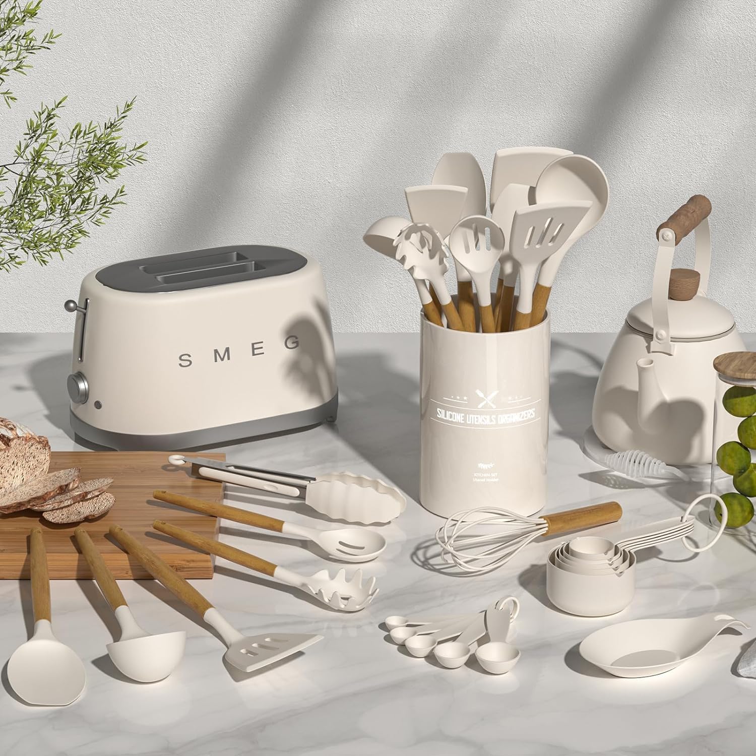 Umite Chef wooden-handle spatula offers ergonomic grip during cooking.