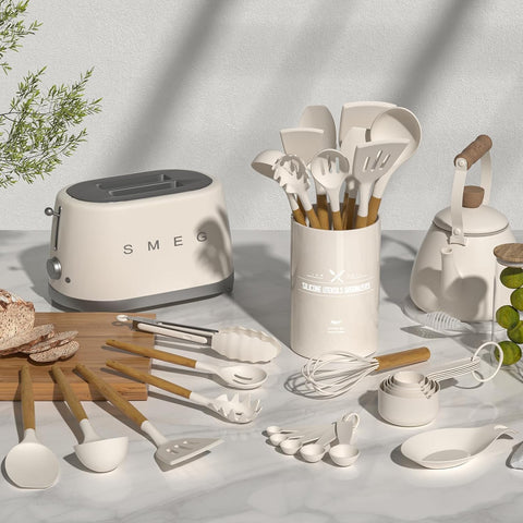 Umite Chef wooden-handle spatula offers ergonomic grip during cooking.