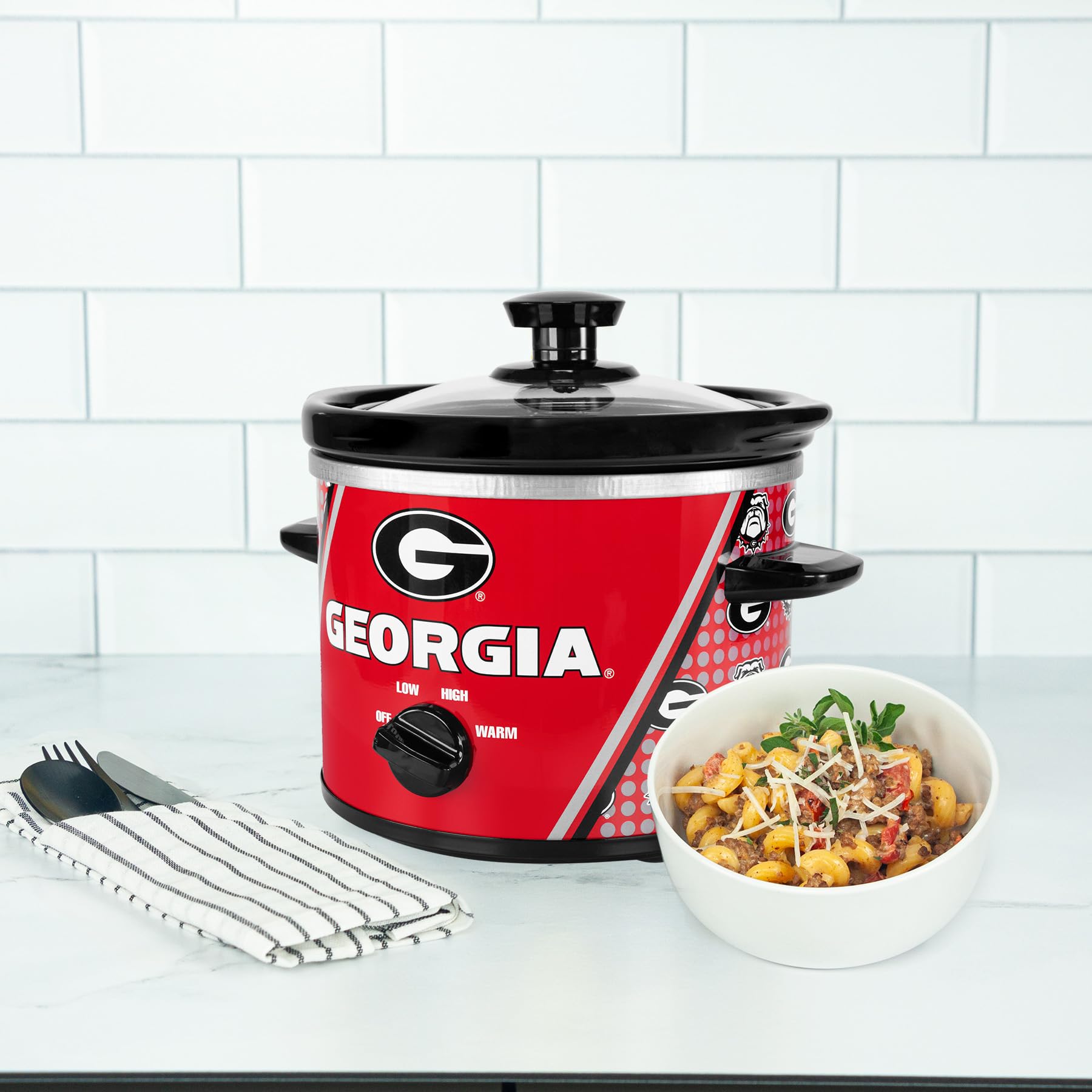 Uncanny Brands Georgia Bulldogs 2qt slow cooker removable stoneware insert, easy cleaning