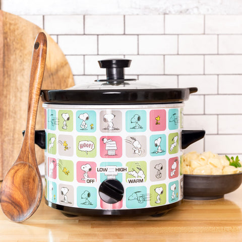 Uncanny Brands Peanuts slow cooker side view with Snoopy and Woodstock, ideal gift