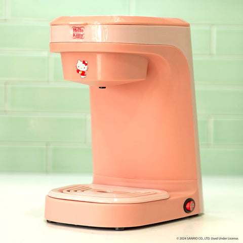 Uncanny Brands single-serve filter scoop included for easy ground coffee prep