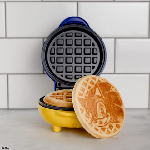 US plug compatible Sonic mini waffle maker for US, Canada, and Mexico kitchens.