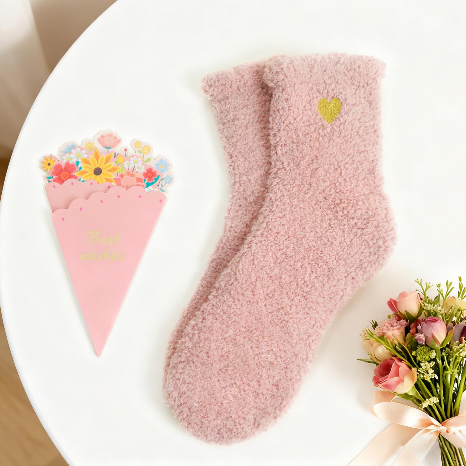 Unipinkart flower hair clip adds feminine detail