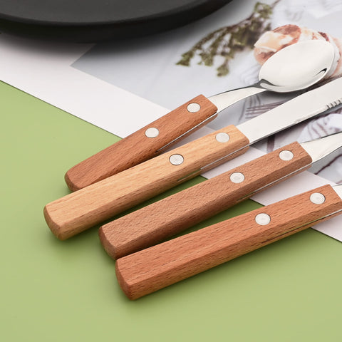 Uniturcky travel-friendly set light enough for outdoor meals
