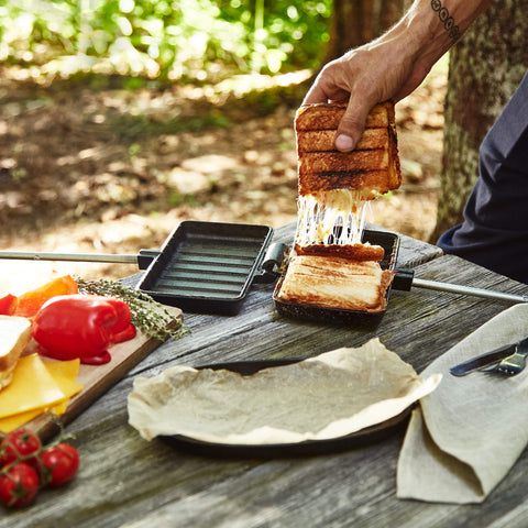 Versatile as a Japanese-style sandwich maker for hot fillings