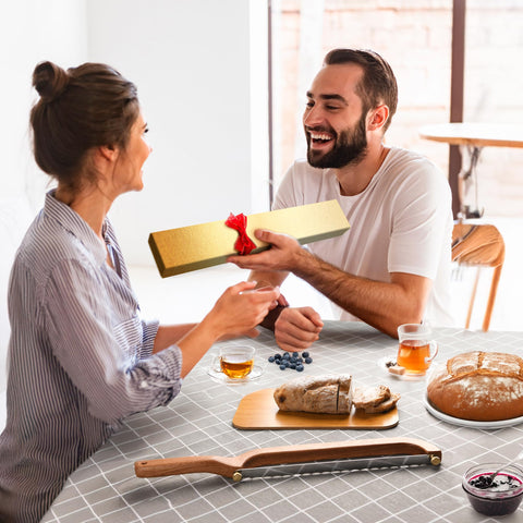 Uprichya gift-worthy bread knife for bakers and home cooks.