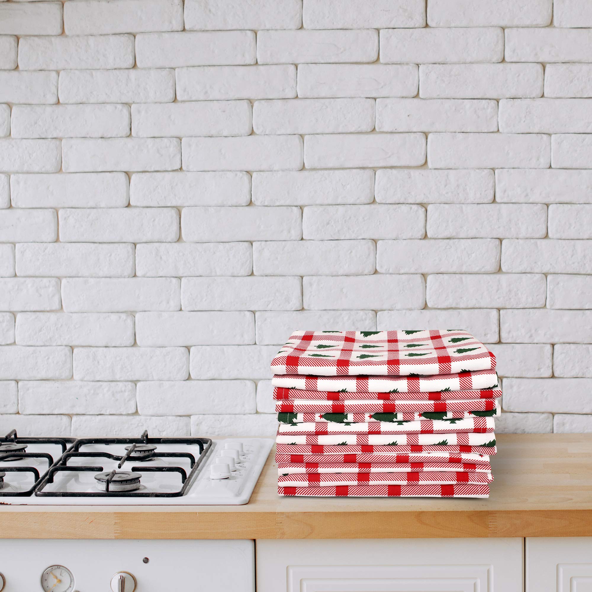 Urban Villa Christmas tree towel emphasizes absorbency for busy kitchen