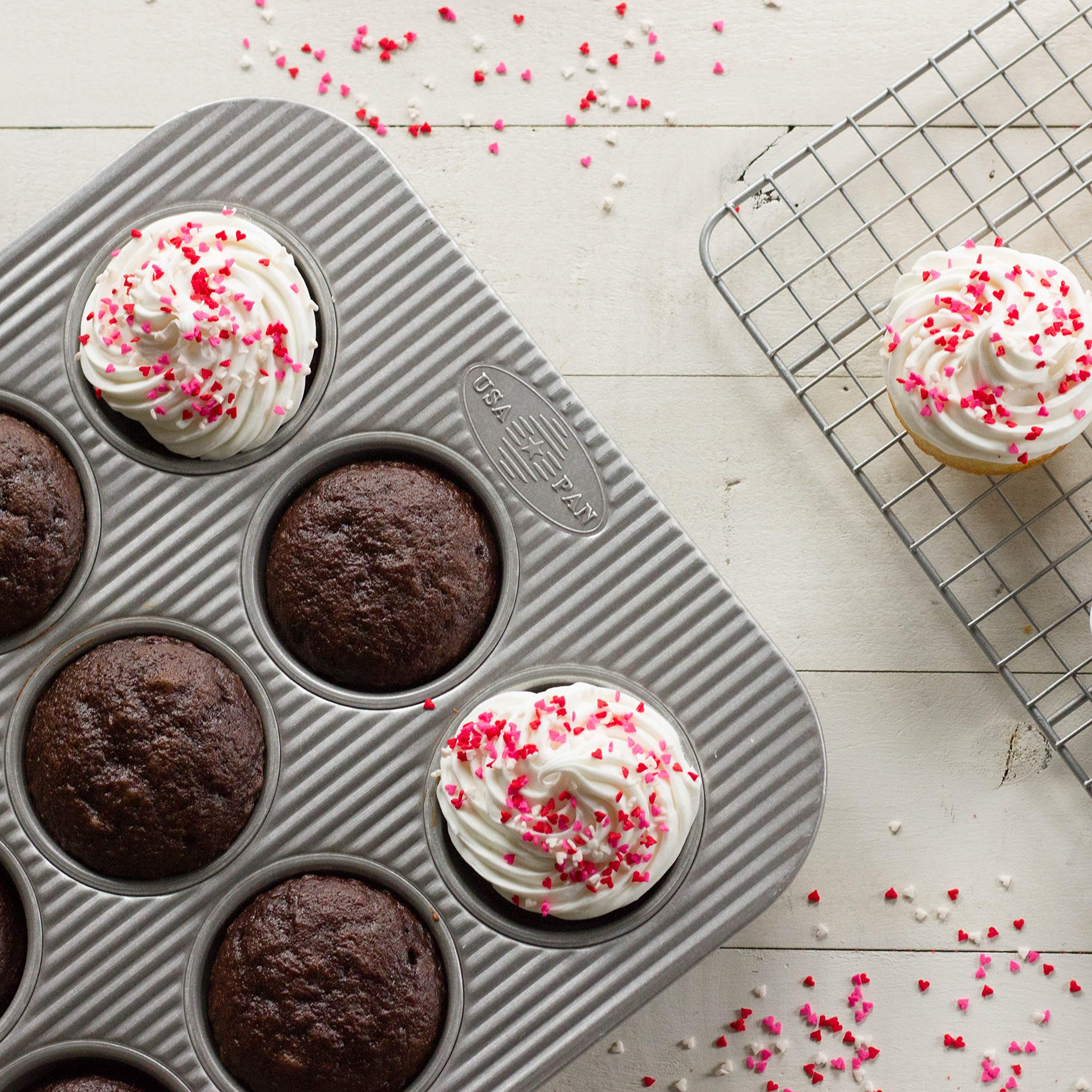 Extended edges on USA Pan muffin pan offer a secure grip during transport.