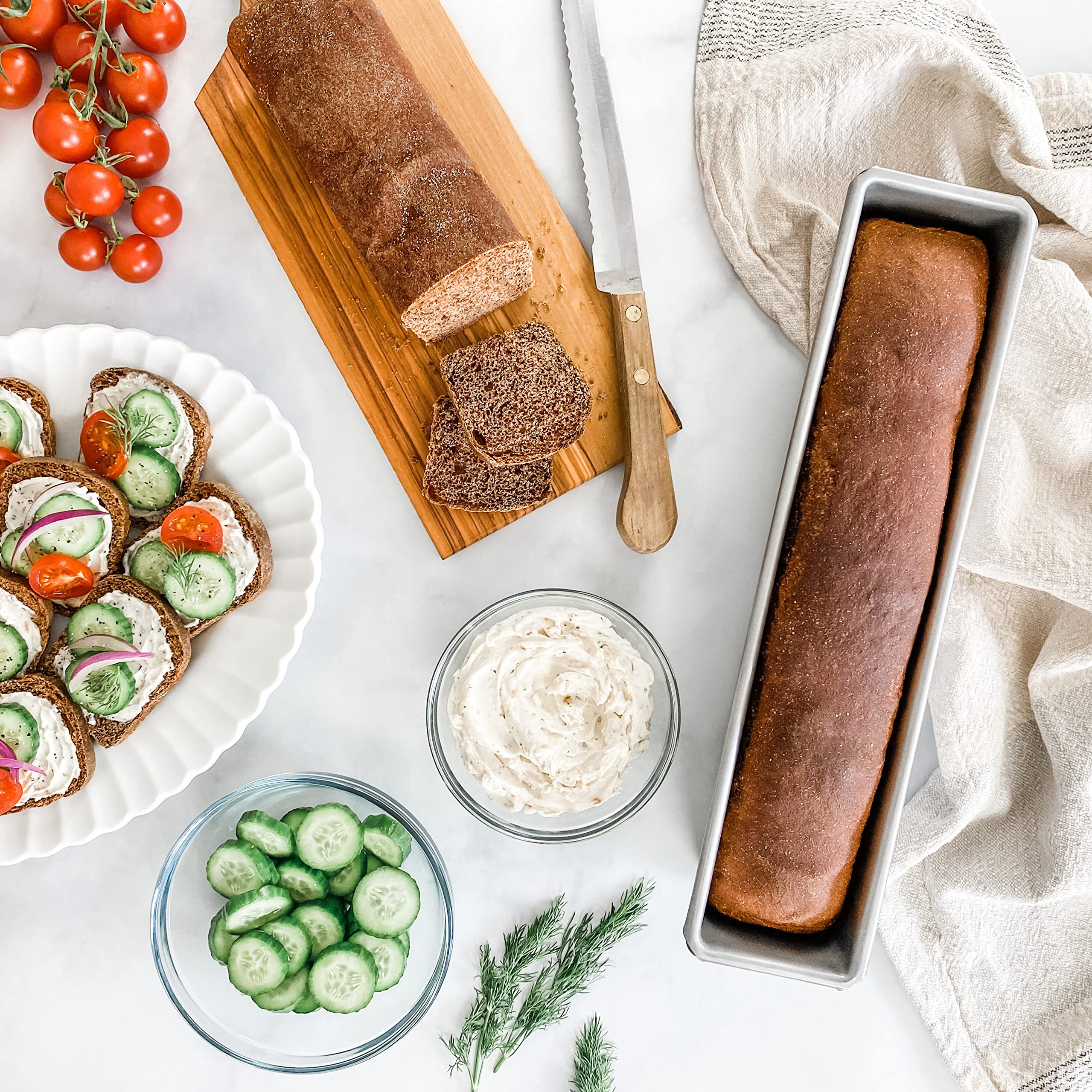 USA Pan aluminized steel bakeware shown with even heat distribution