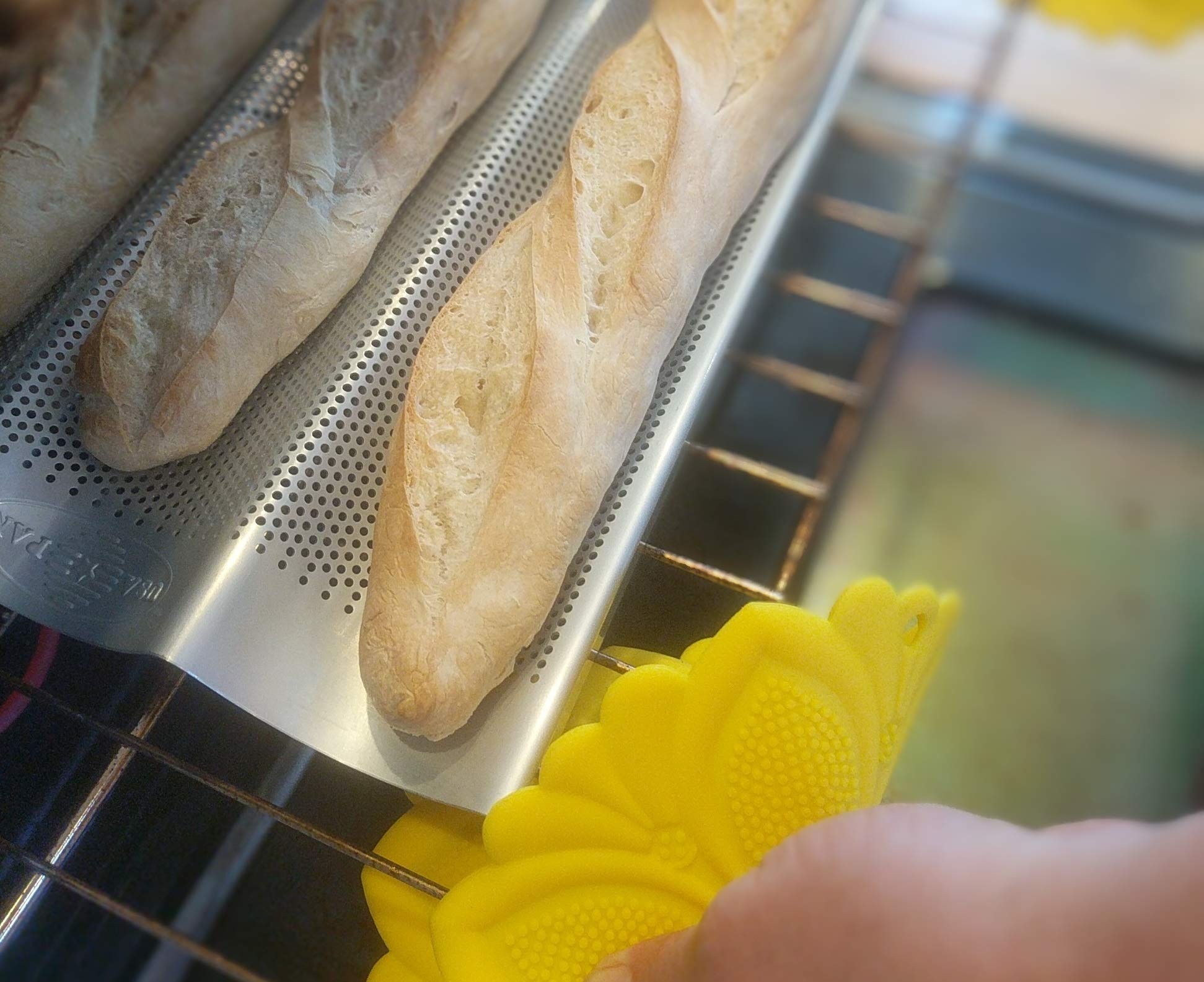 USA Pan baguette pan aluminum construction delivers quick, even heating for consistent browning.
