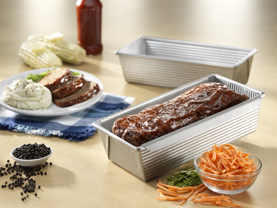 USA Pan corrugated surface promotes even browning