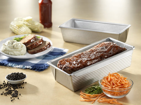 USA Pan corrugated surface promotes even browning