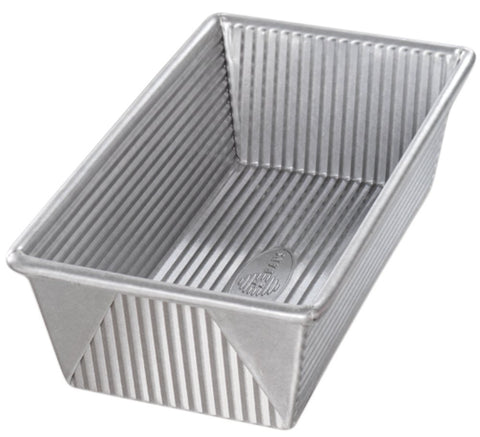 USA Pan loaf pan front view highlighting its 1.5 lb capacity for large loaves.