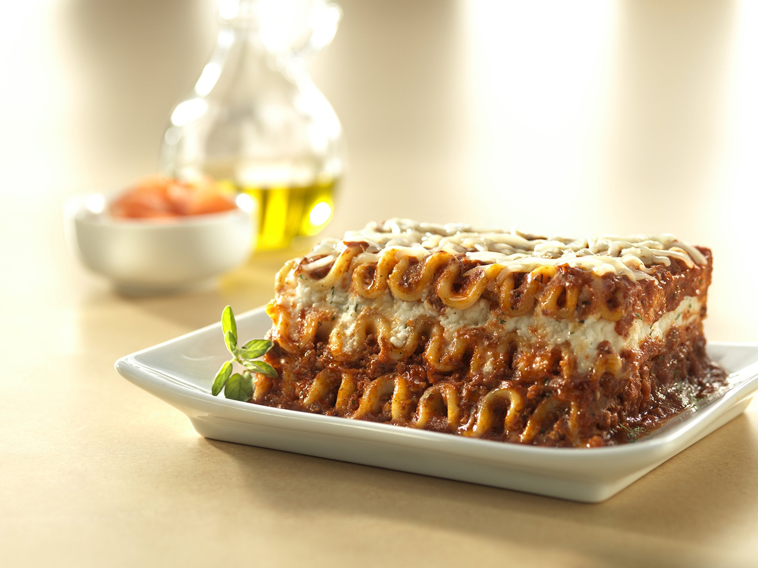 USA Pan lasagna pan baking surface designed for six noodles for a hearty bake